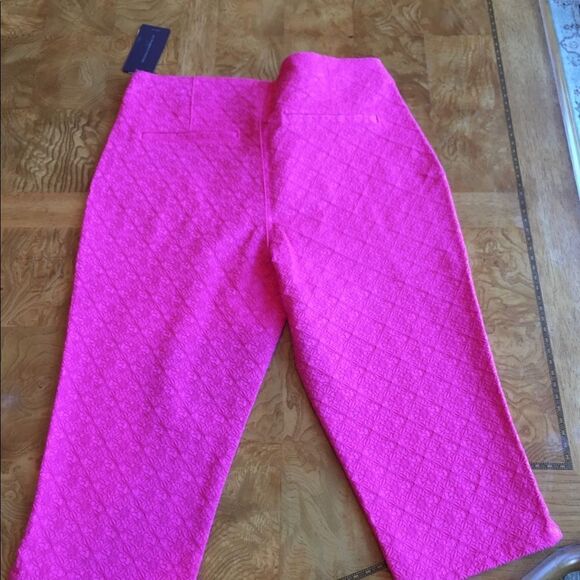NYDJ QUALITY Textured Fuschia Fun Capris! - Picture 5 of 9